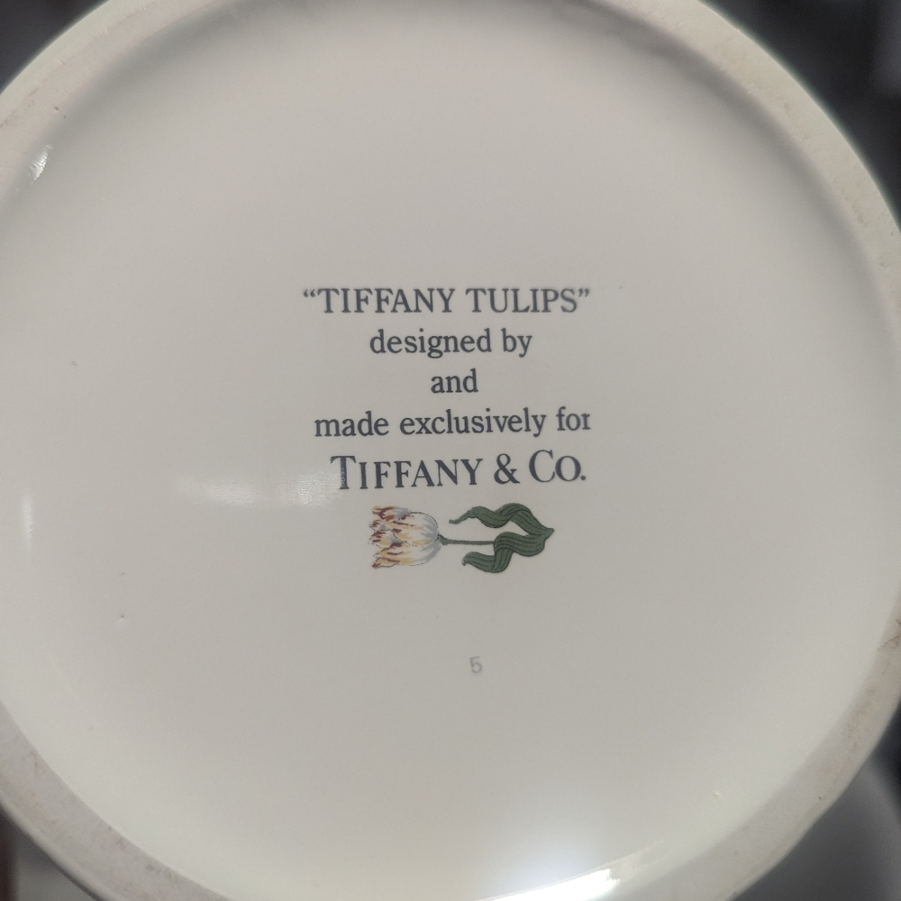 Tiffany Tulips Pattern water pitcher. - Picture 4 of 7